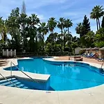 Penthouse Marbella, Panoramic Sea Views, Terrace, Pool & Parking 马尔韦利亚