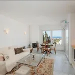 公寓 Penthouse Marbella, Panoramic Sea Views, Terrace, Pool & Parking