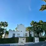 公寓 Penthouse Marbella, Panoramic Sea Views, Terrace, Pool & Parking *