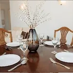 公寓 Penthouse Marbella, Panoramic Sea Views, Terrace, Pool & Parking 马尔韦利亚