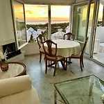 公寓 Penthouse Marbella, Panoramic Sea Views, Terrace, Pool & Parking *
