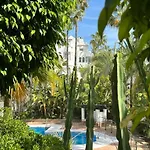 Penthouse Marbella, Panoramic Sea Views, Terrace, Pool & Parking 公寓 *