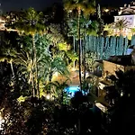 アパート Penthouse Marbella, Panoramic Sea Views, Terrace, Pool & Parking マルベーリャ