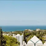 公寓 Penthouse Marbella, Panoramic Sea Views, Terrace, Pool & Parking *