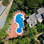 Penthouse Marbella, Panoramic Sea Views, Terrace, Pool & Parking 公寓 马尔韦利亚