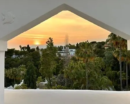 شقة Penthouse Marbella, Panoramic Sea Views, Terrace, Pool & Parking ماربيا