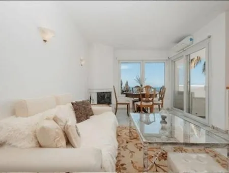 Penthouse Marbella, Panoramic Sea Views, Terrace, Pool & Parking Apartament *