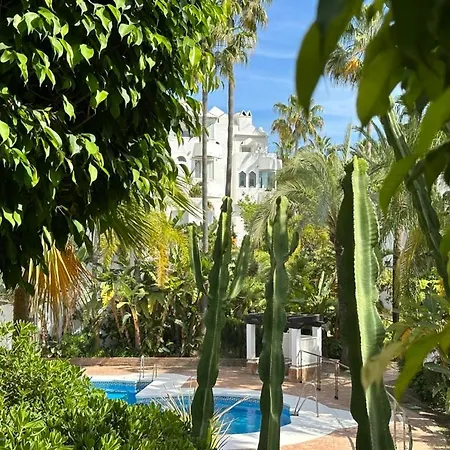 Penthouse Marbella, Panoramic Sea Views, Terrace, Pool & Parking شقة *