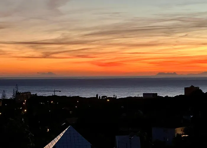 Penthouse Marbella, Panoramic Sea Views, Terrace, Pool & Parking Apartamento