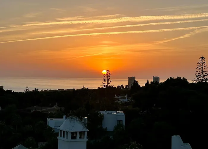 Apartamento Penthouse Marbella, Panoramic Sea Views, Terrace, Pool & Parking *