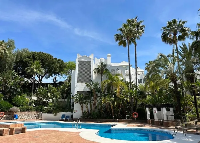 Апартаменти Penthouse Marbella, Panoramic Sea Views, Terrace, Pool & Parking