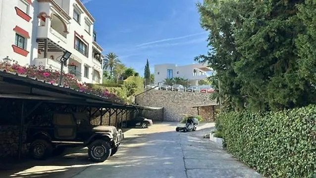 Penthouse Marbella, Panoramic Sea Views, Terrace, Pool & Parking Apartamento Marbella